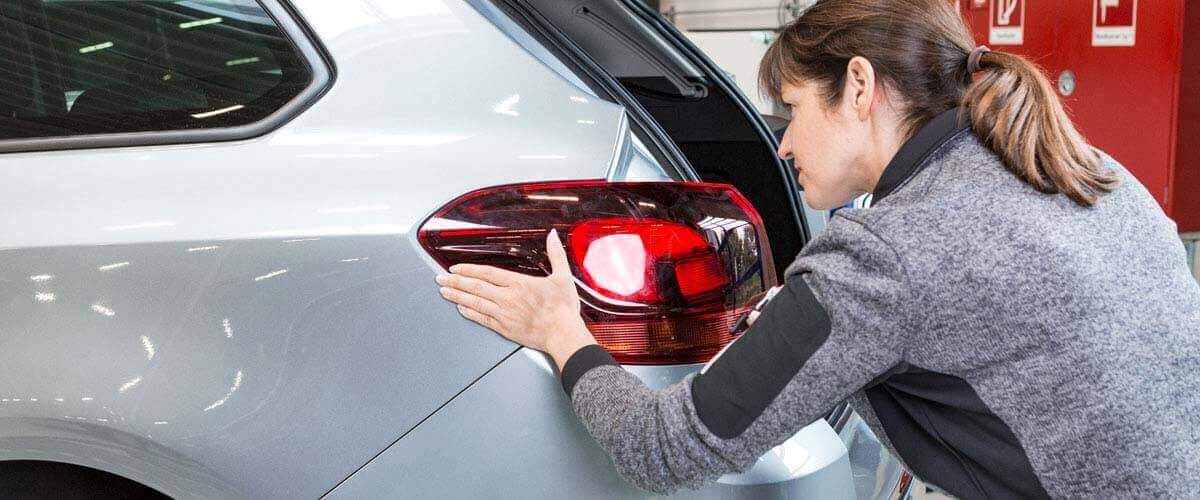 Test lights for car maintenance Checklist in Canada