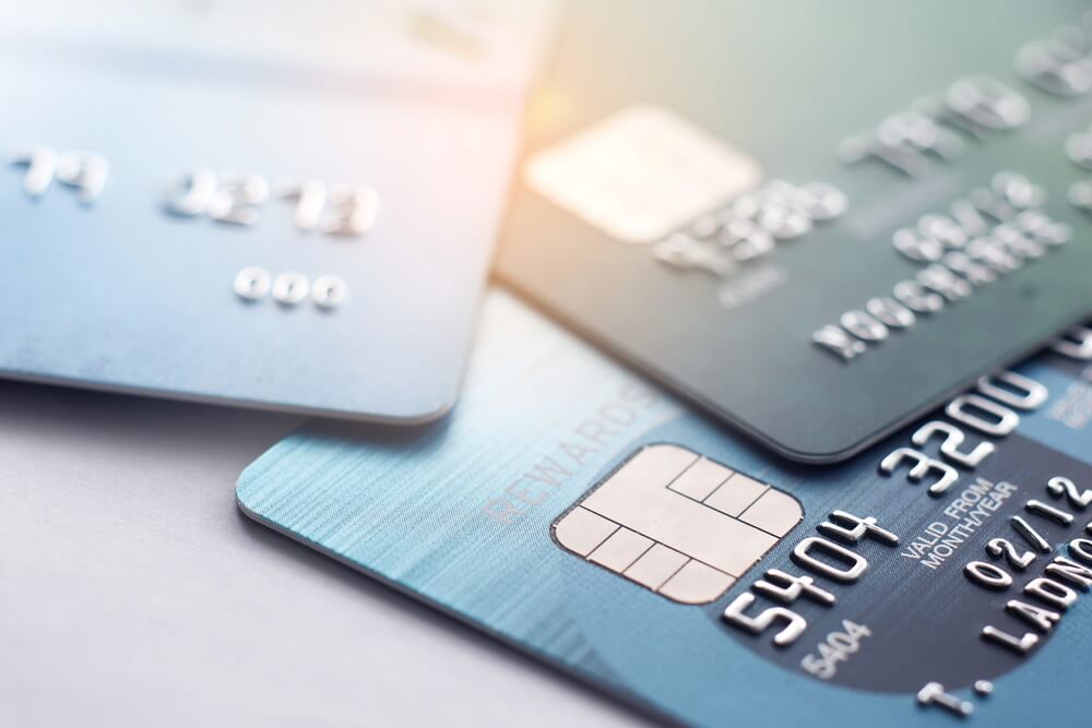 Differences Between a Credit and Debit Card In canadian banking system