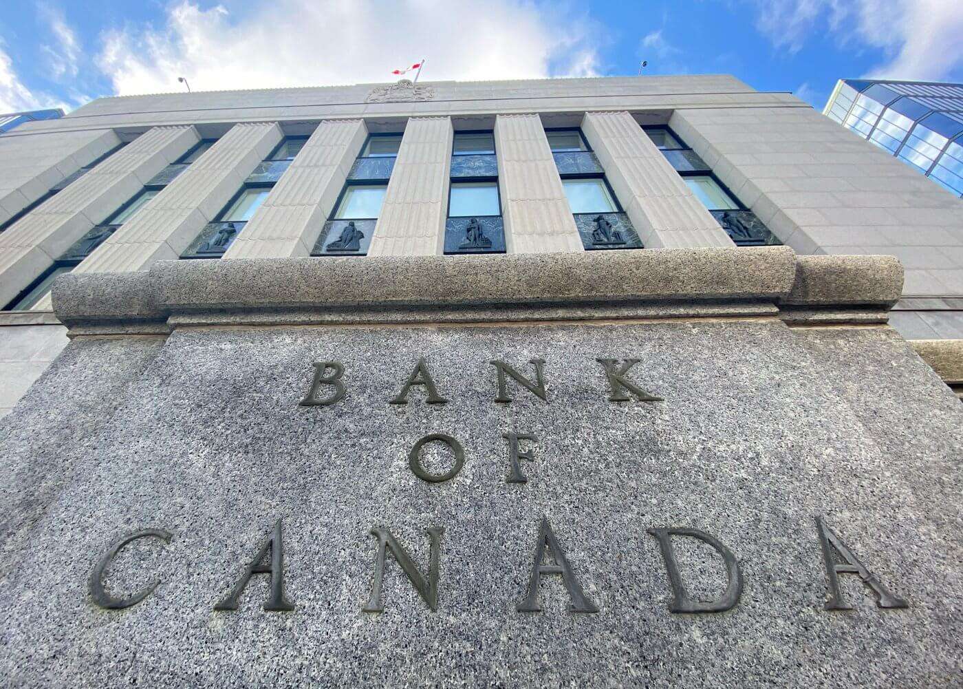 How is the Bank of Canada Trying to Curb Recession 